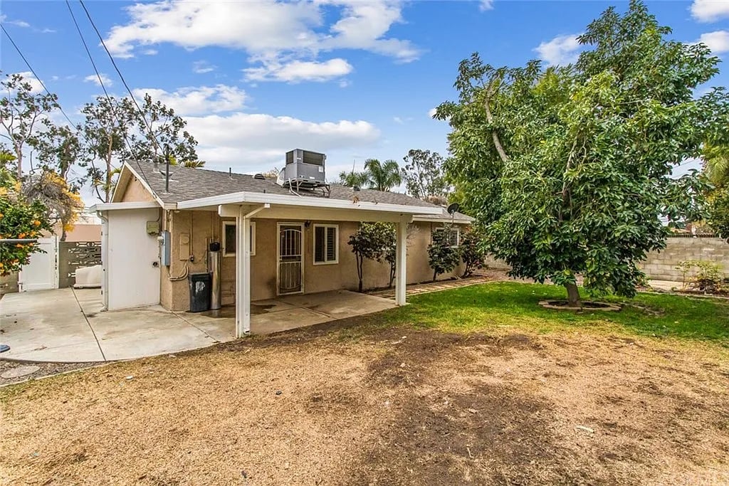 1455 Anita St