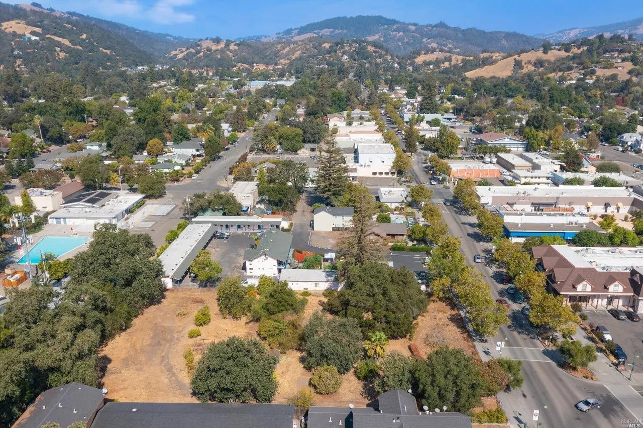 205 S Cloverdale Blvd