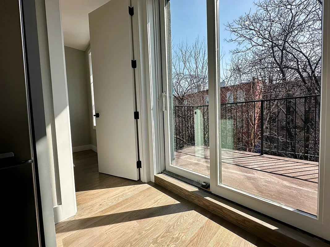 254 Melrose St 4B