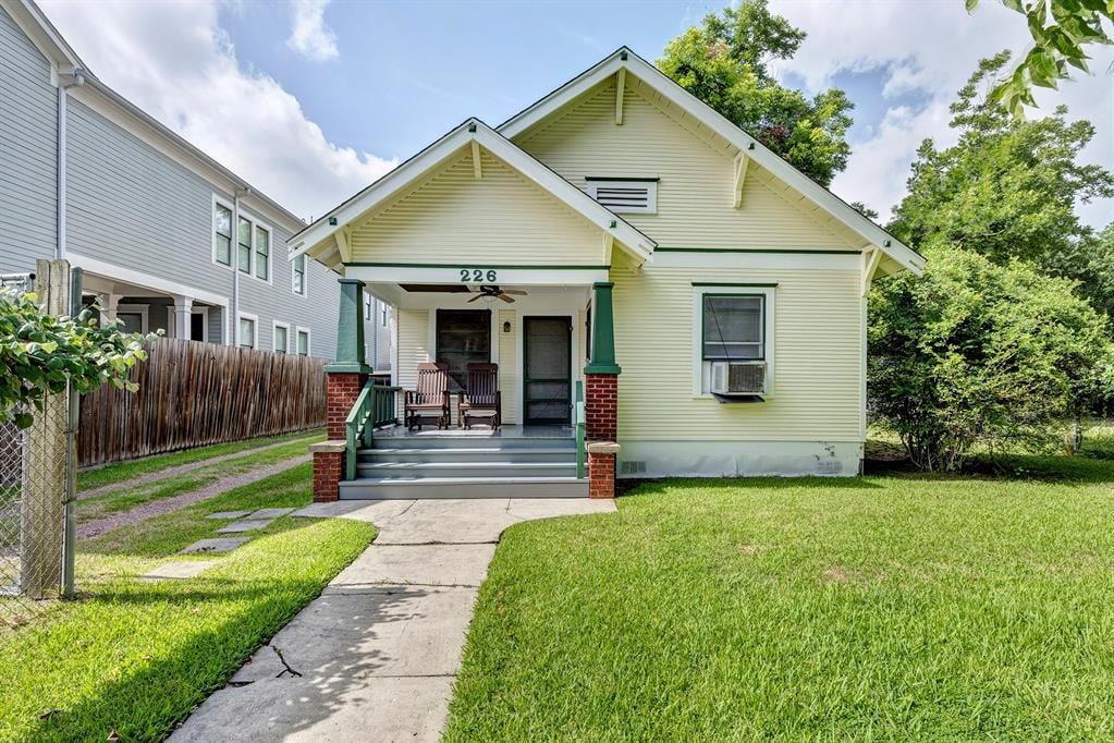 226 W 24th St