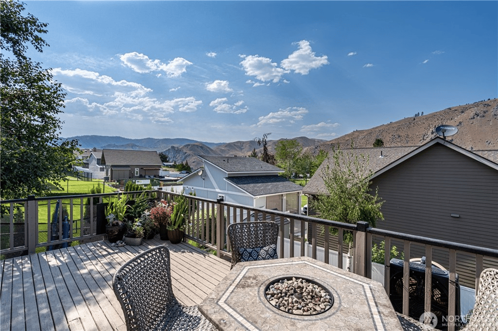 325 W Emerson Dr