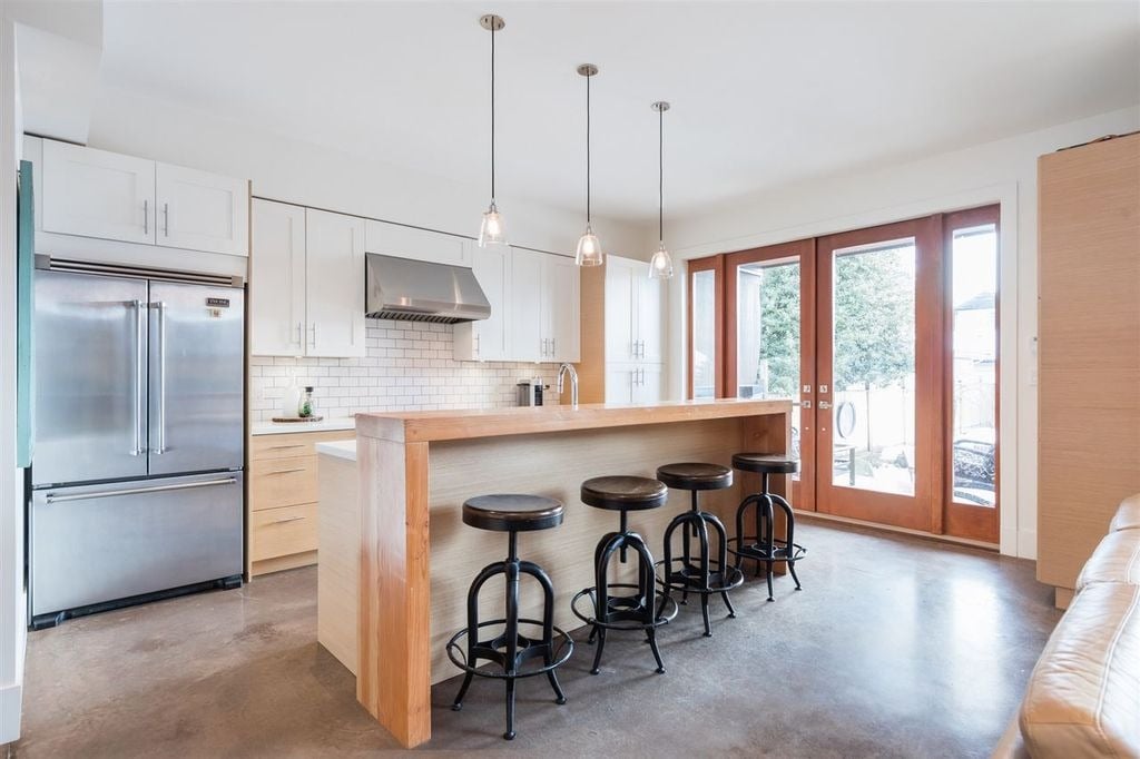 318 W 22nd Ave