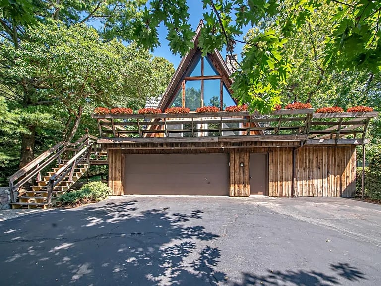 3030 Oak Ln