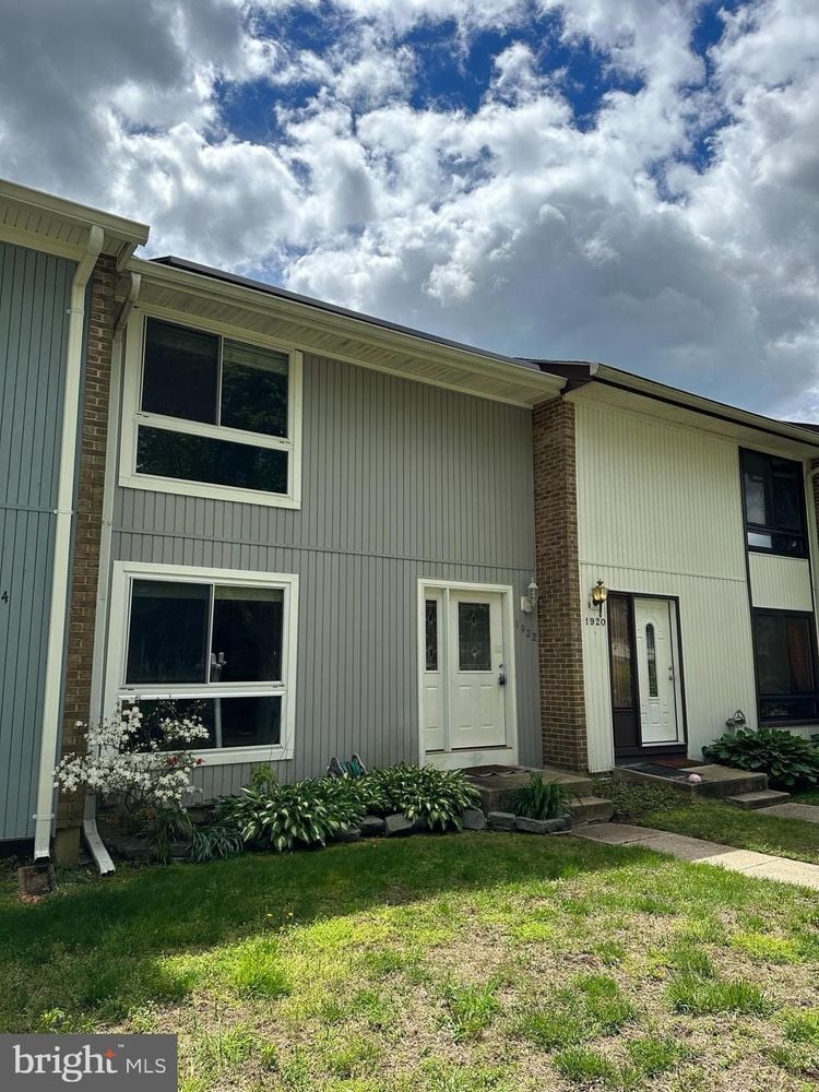 1922 Cambridge Dr