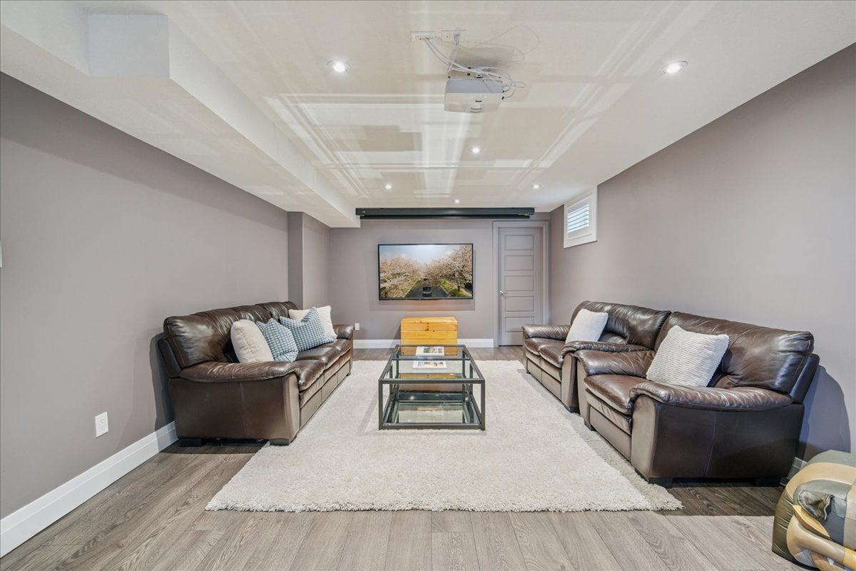 LUXURY LIVES HERE