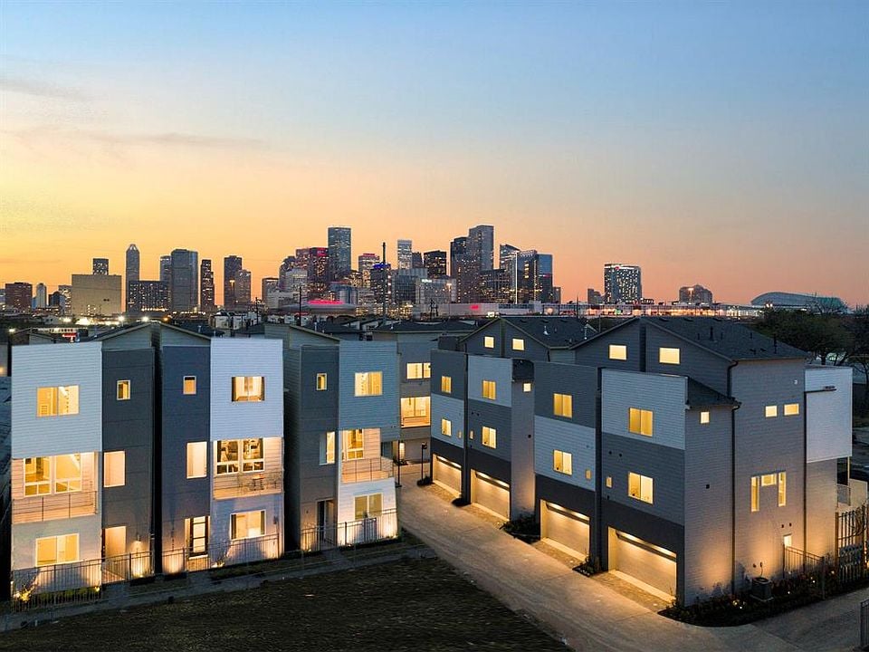 Modern townhomes and new construction homes in EaDo Houston near Downtown and the stadium district