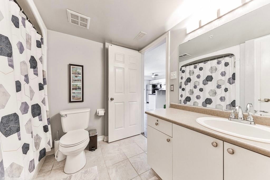 207-1421 Walker's Line, Burlington