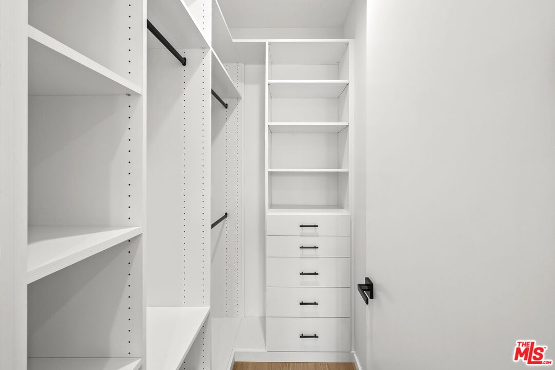 Castle Heights Pl, 90034