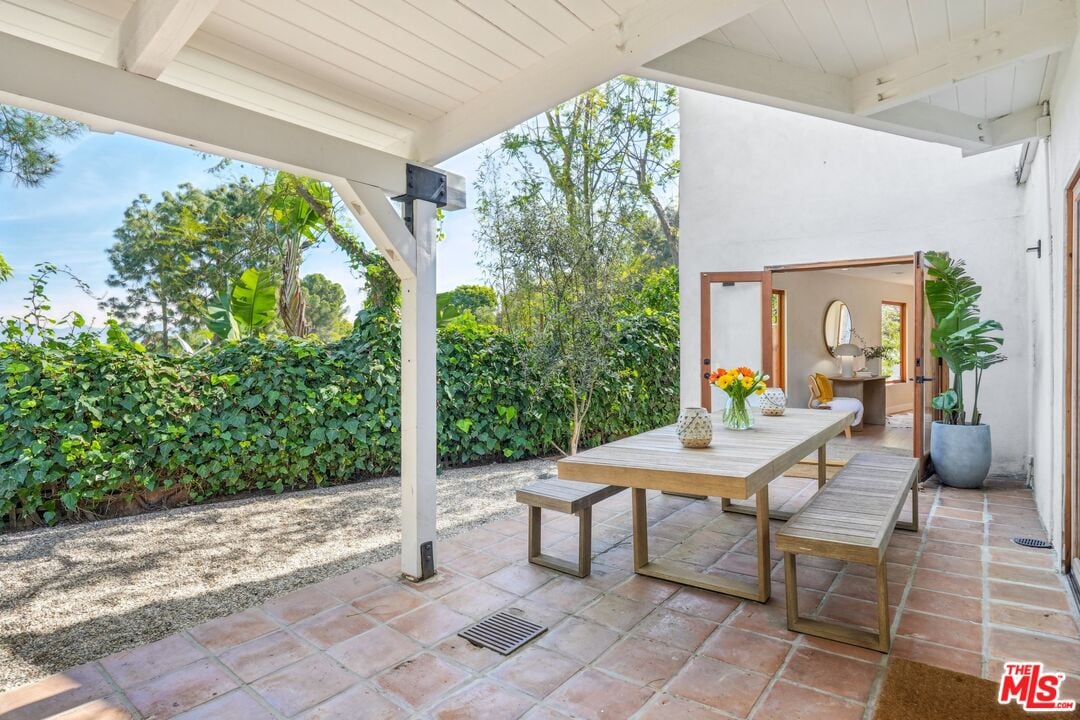 Sunset Crest Dr, 90046