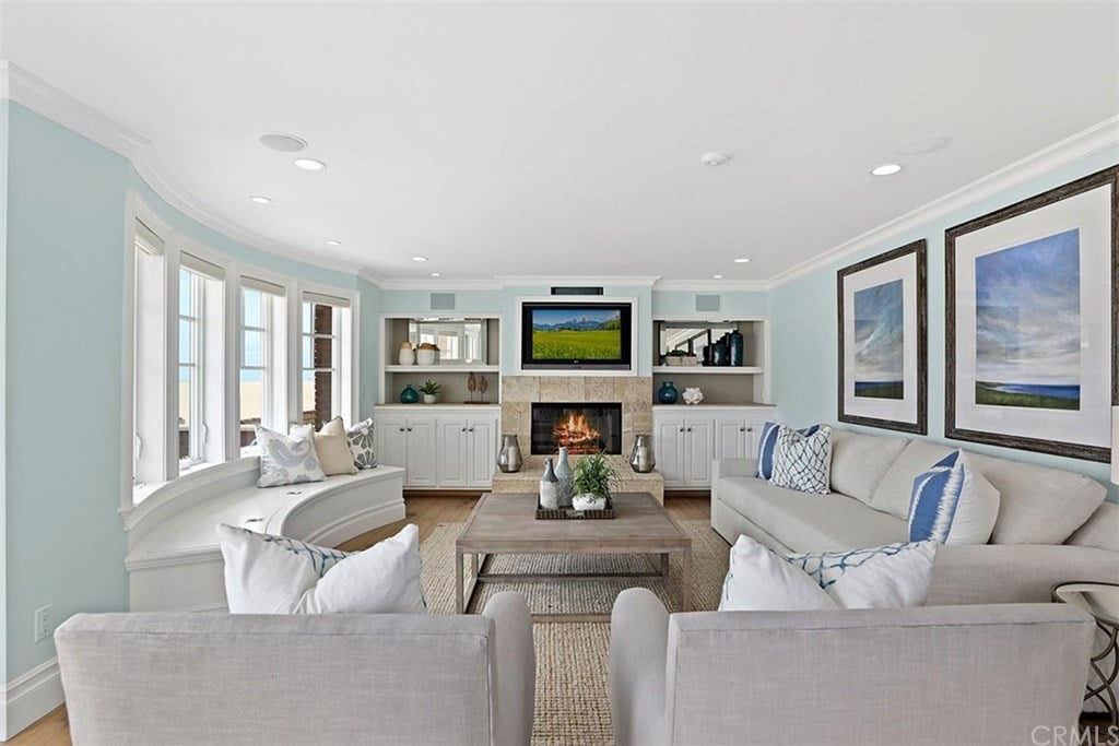 1102 W Oceanfront