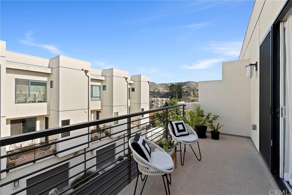 118 S Avenue 50, Unit 203