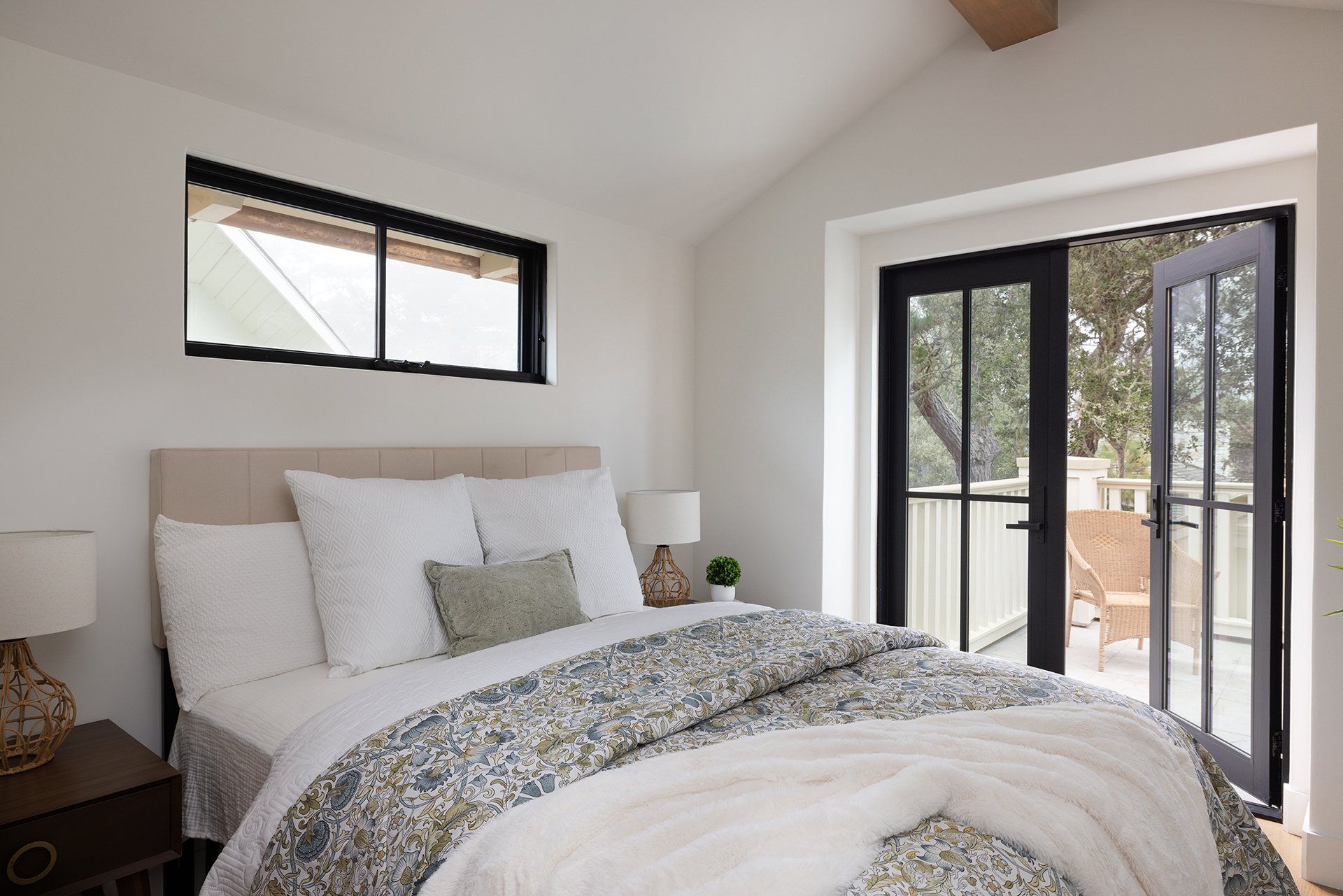 Modern Carmel Haven - Mission 5NW of Santa Lucia