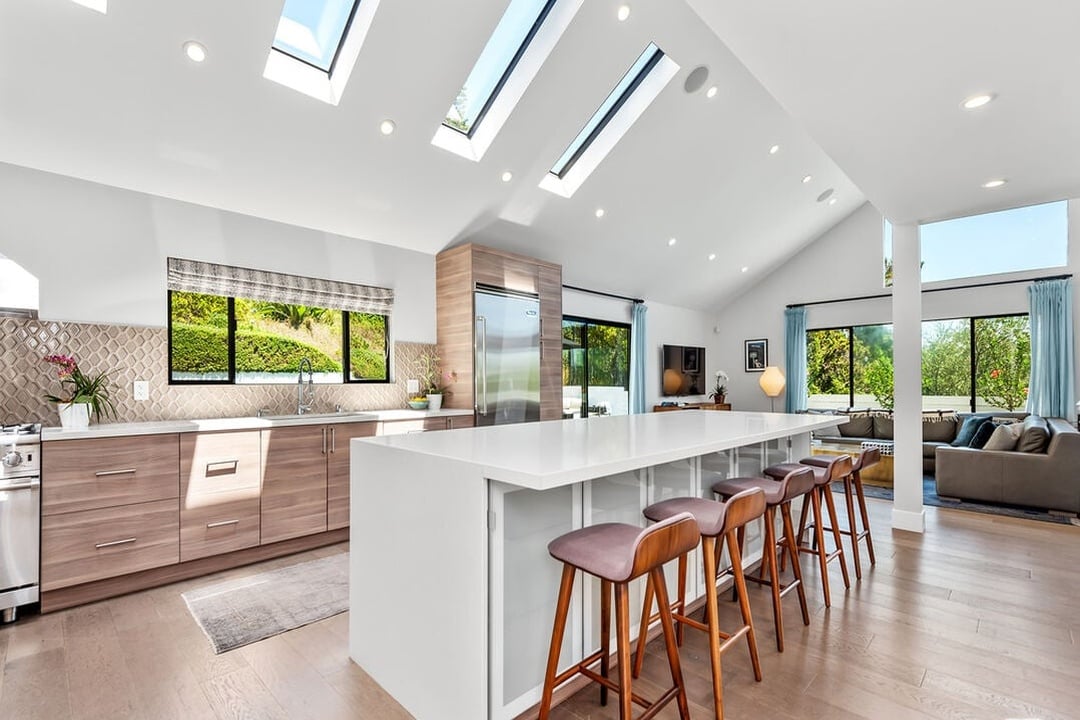 Atlas Manor, Mount Olympus Dr, 90046