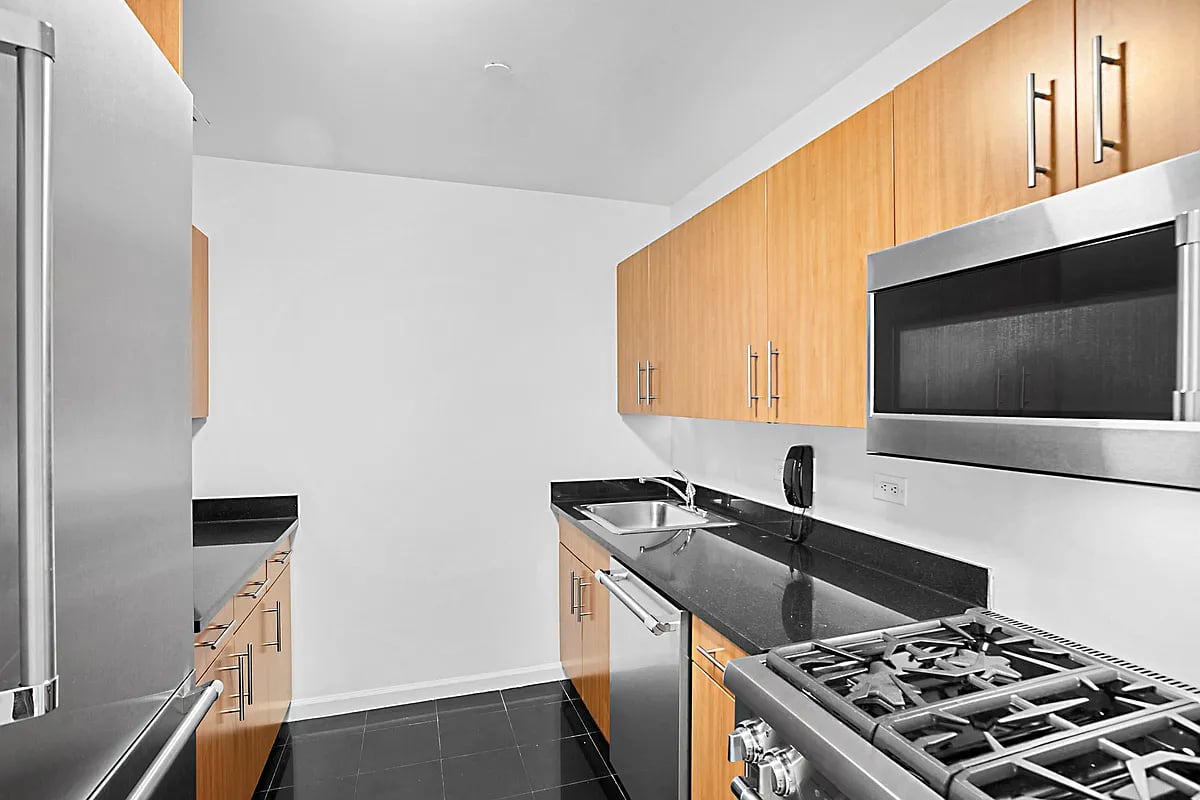 20 West St #4J