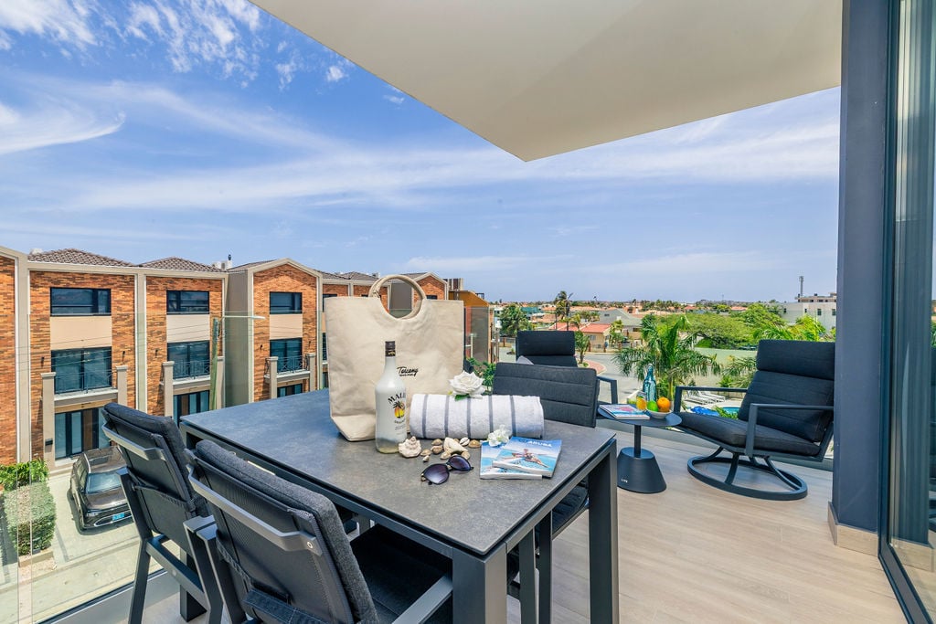 Arashi Boutique Condominiums 