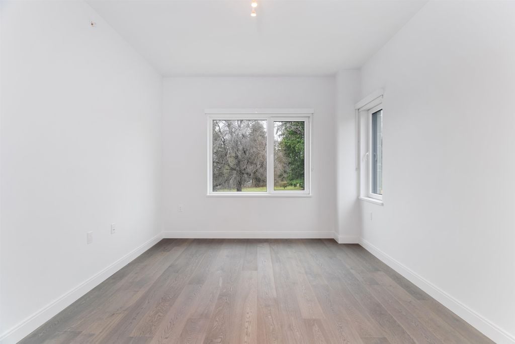 478 W 33rd Ave