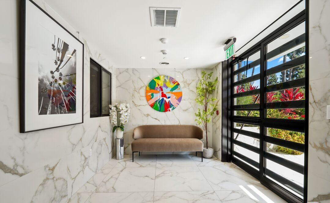 137 N Doheny Dr