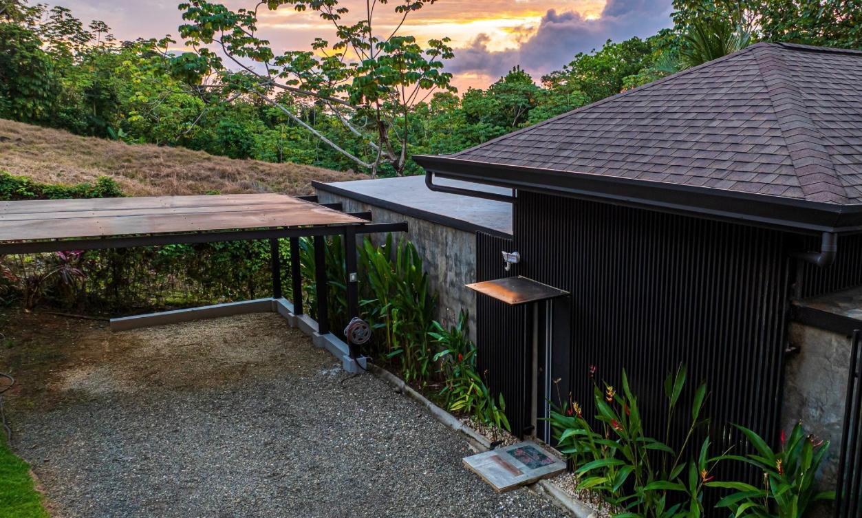   3 bedrooms, 2.5 bathrooms Villa Steps from Uvita, beautiful Beaches, Waterfalls, Restaurants and Tourist Attractions.