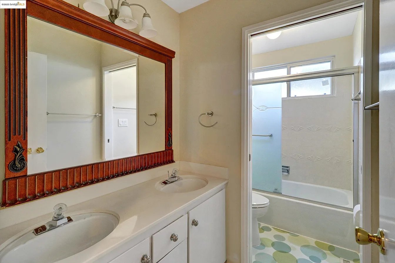 8153 Surrey Ln