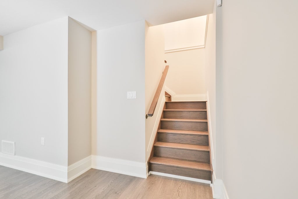 15A Tecumseth Ave