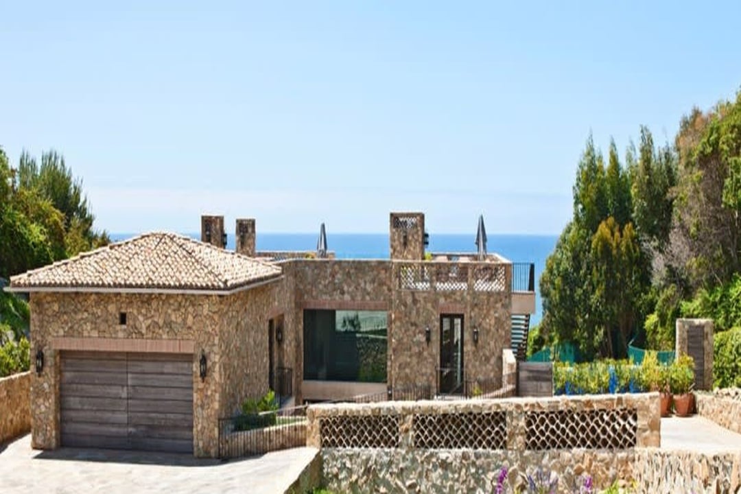 Manor Retreat