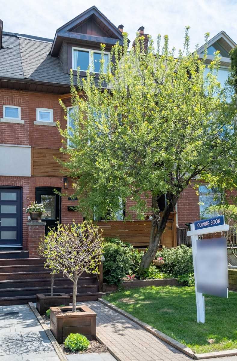 677 Carlaw Ave