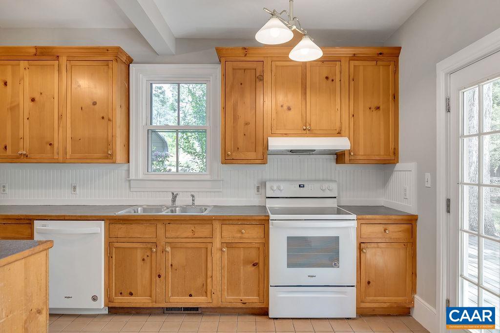 1155 Crozet Ave