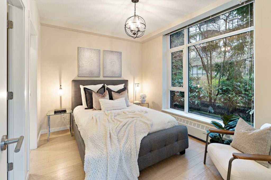 135 W 2nd St, #101