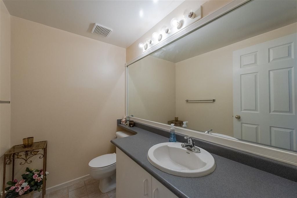 650 Roche Point Dr, #29