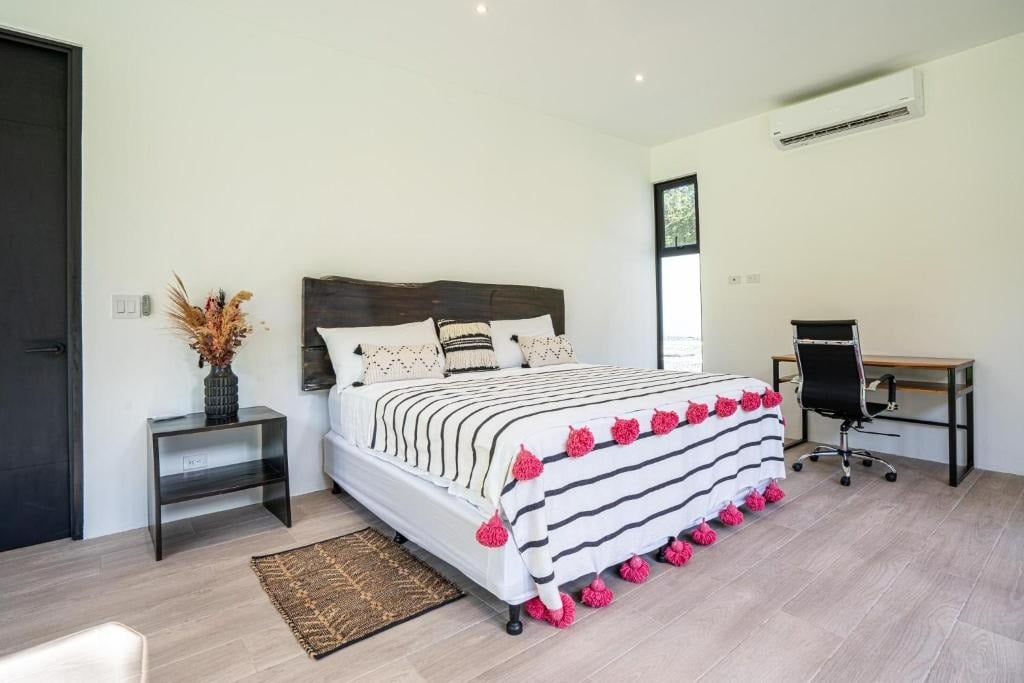 Casa Vista Verde | Contemporary 3-Bed Luxury Home with Pool in Exclusive Catalina Cove