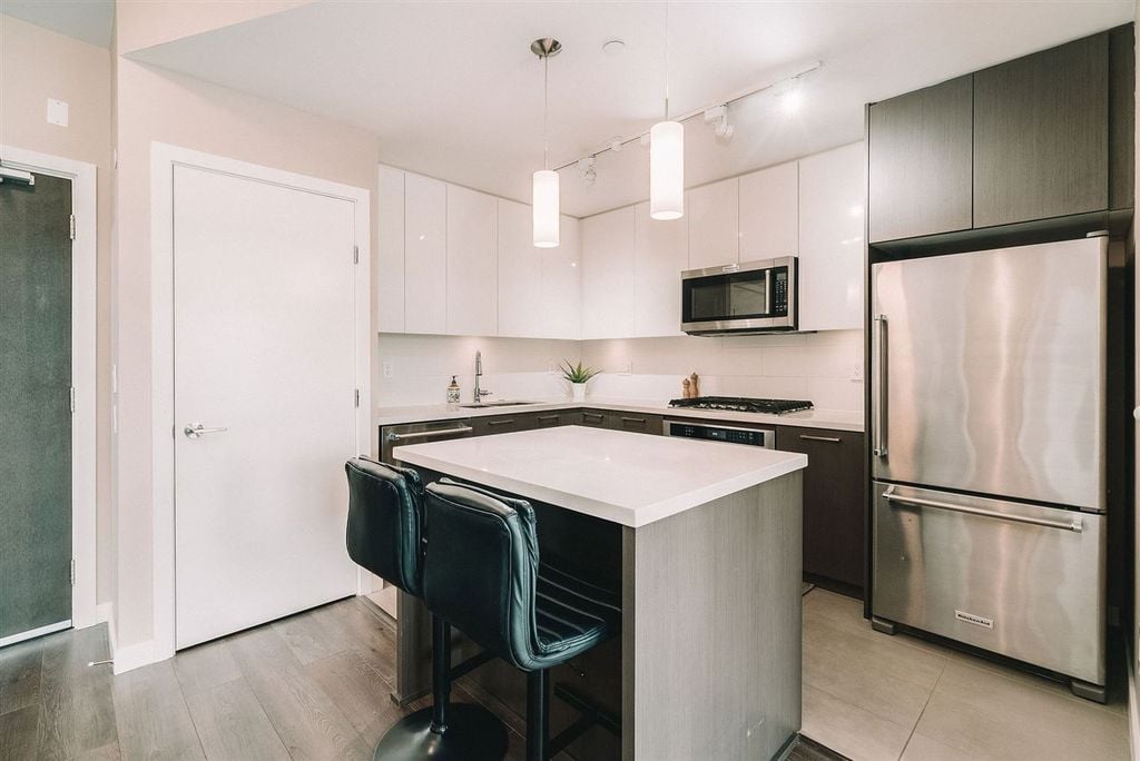 22 E Royal Ave, #413