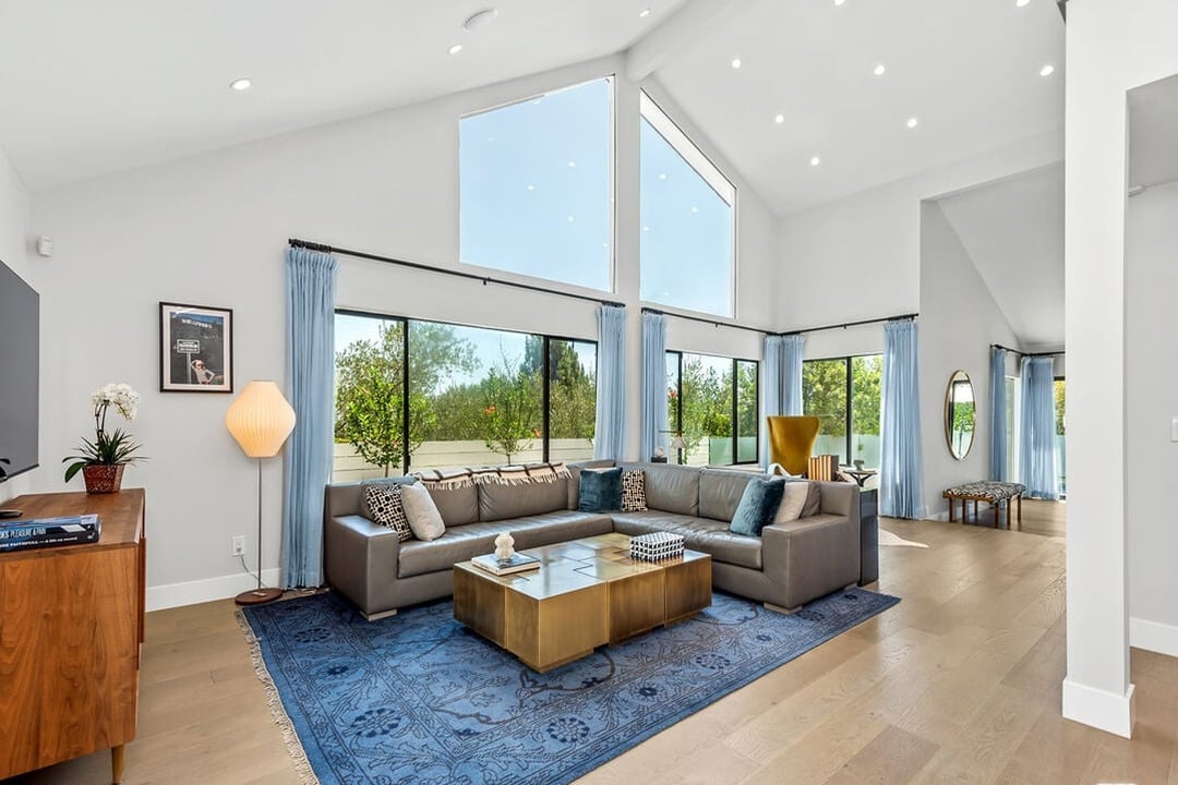 Atlas Manor, Mount Olympus Dr, 90046