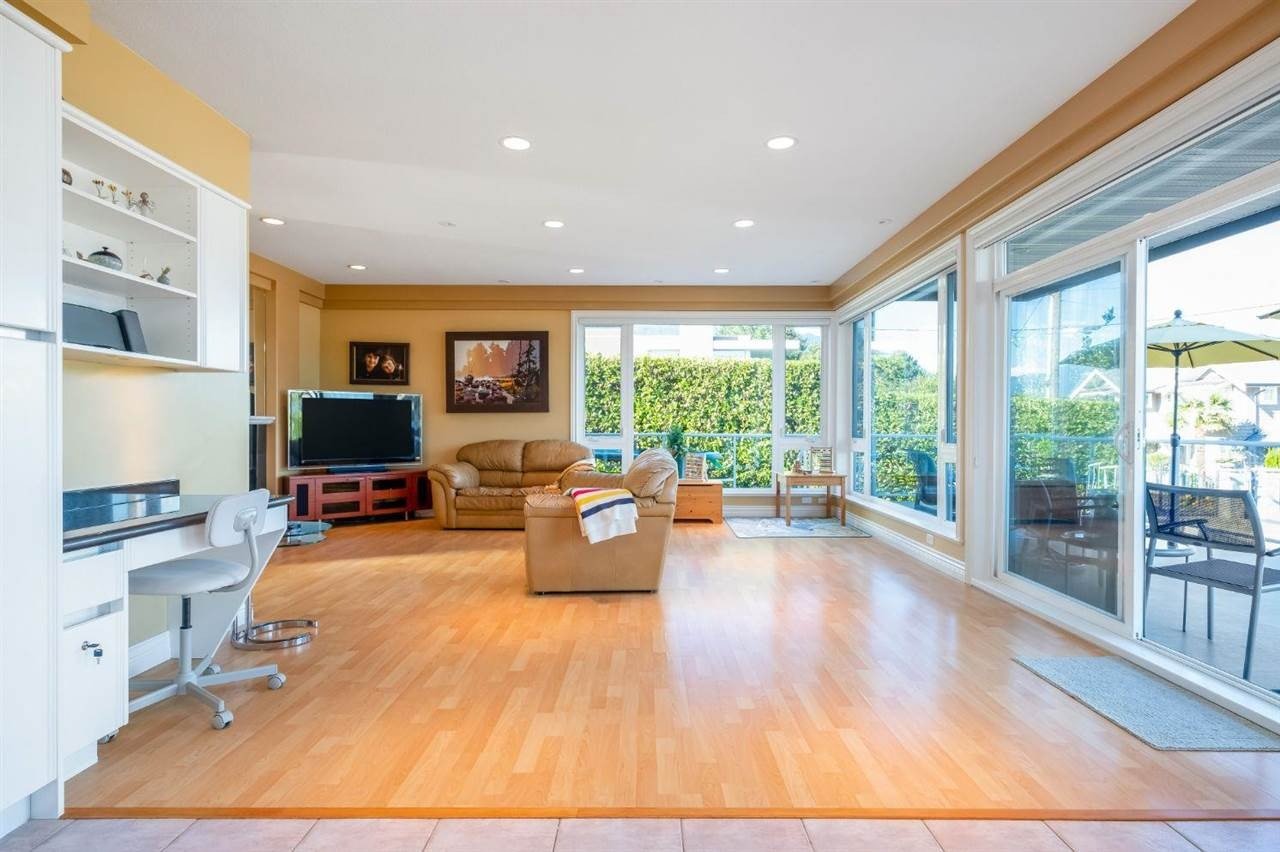 386 Beachview Dr
