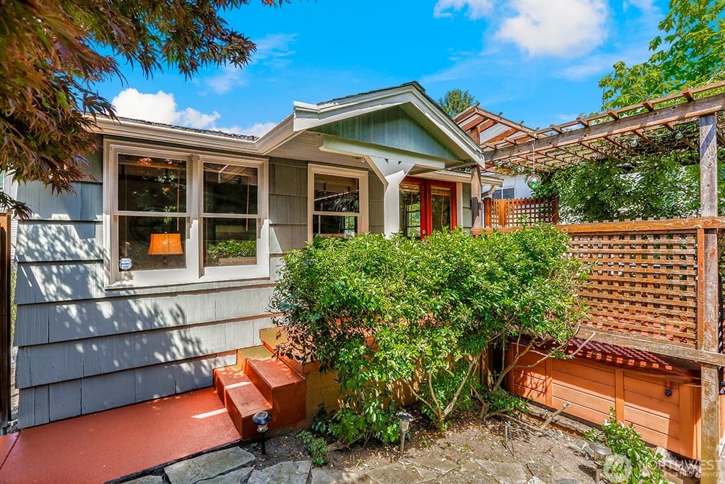 308 W Barrett Street