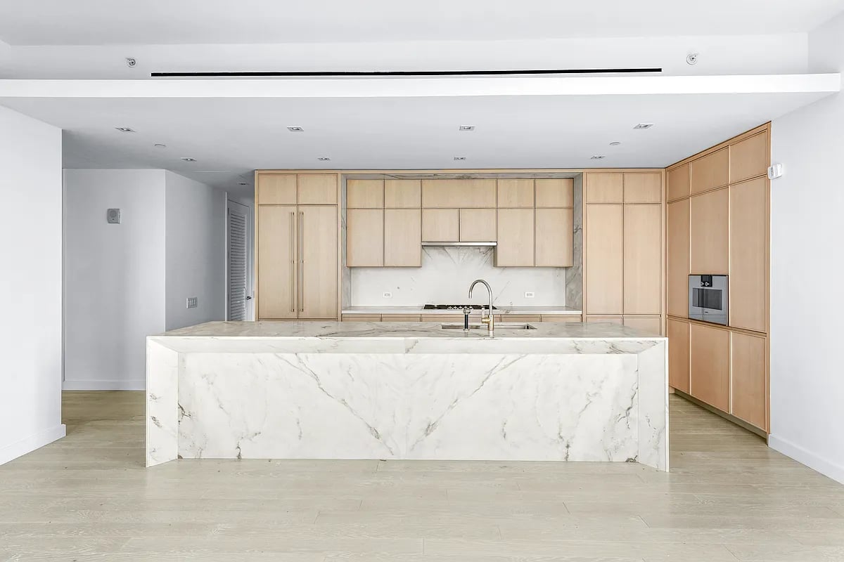 138 East 50th St Unit: 49A