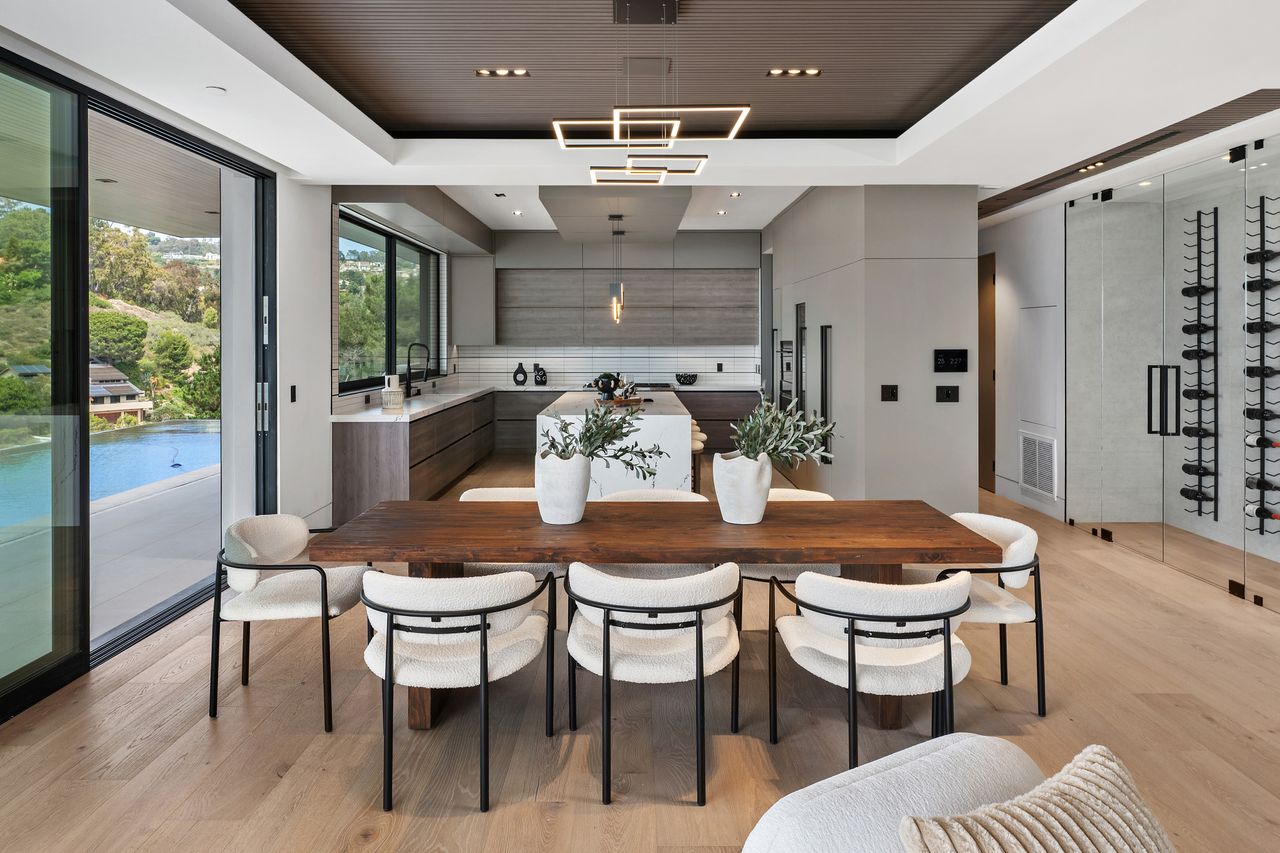 6627 Muirlands Dr, La Jolla, CA 92037