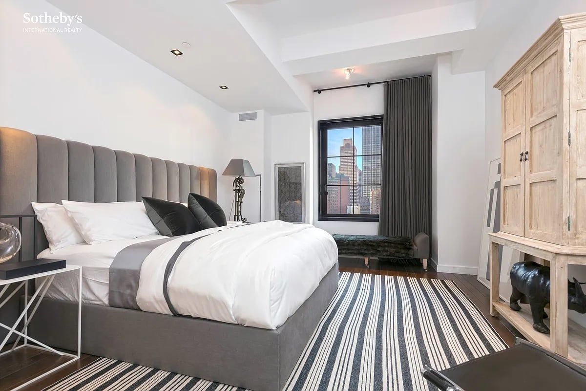 425 West 50th St, #16A
