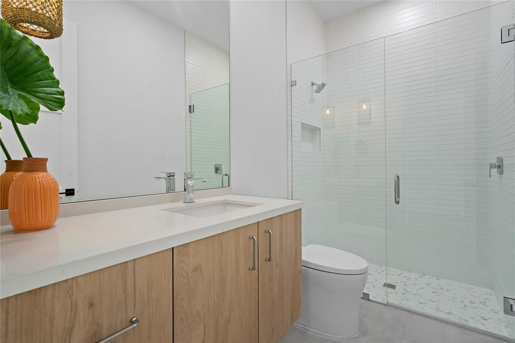 234 NE 12th St