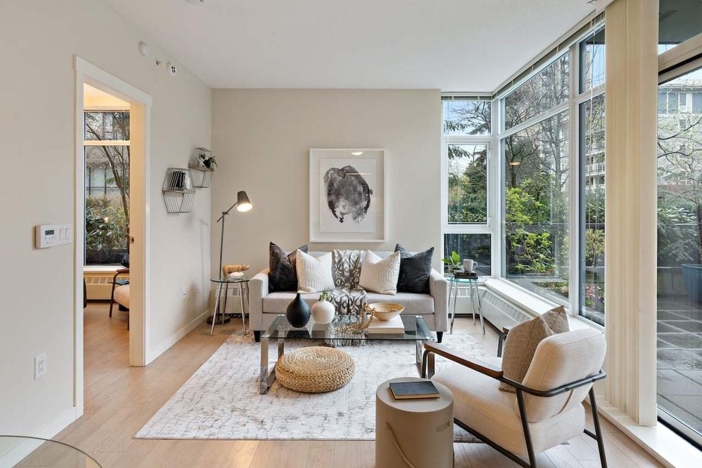 135 W 2nd St, #101