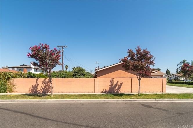 15841 Las Solanas St