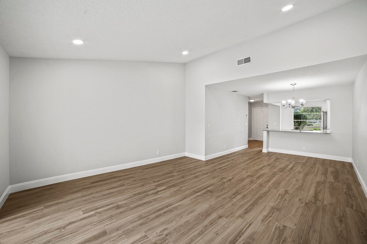 124 Oakwood Dr
