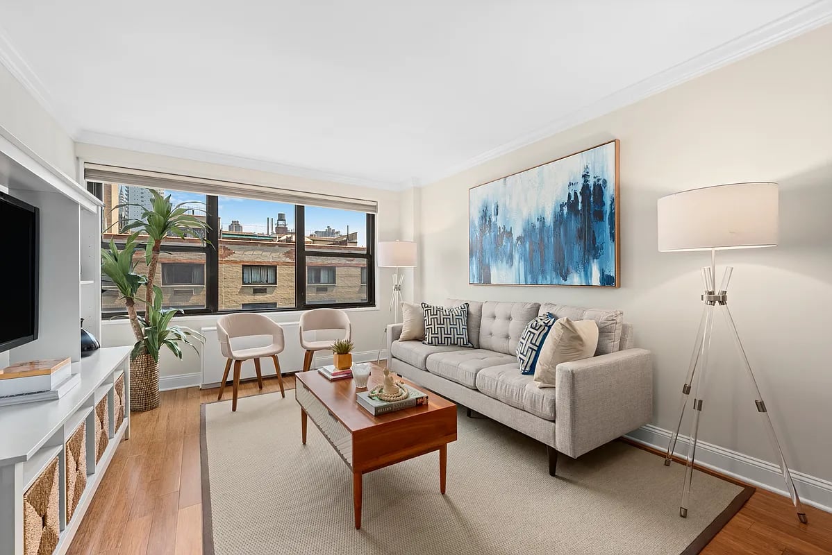 200 E 27th St #9M