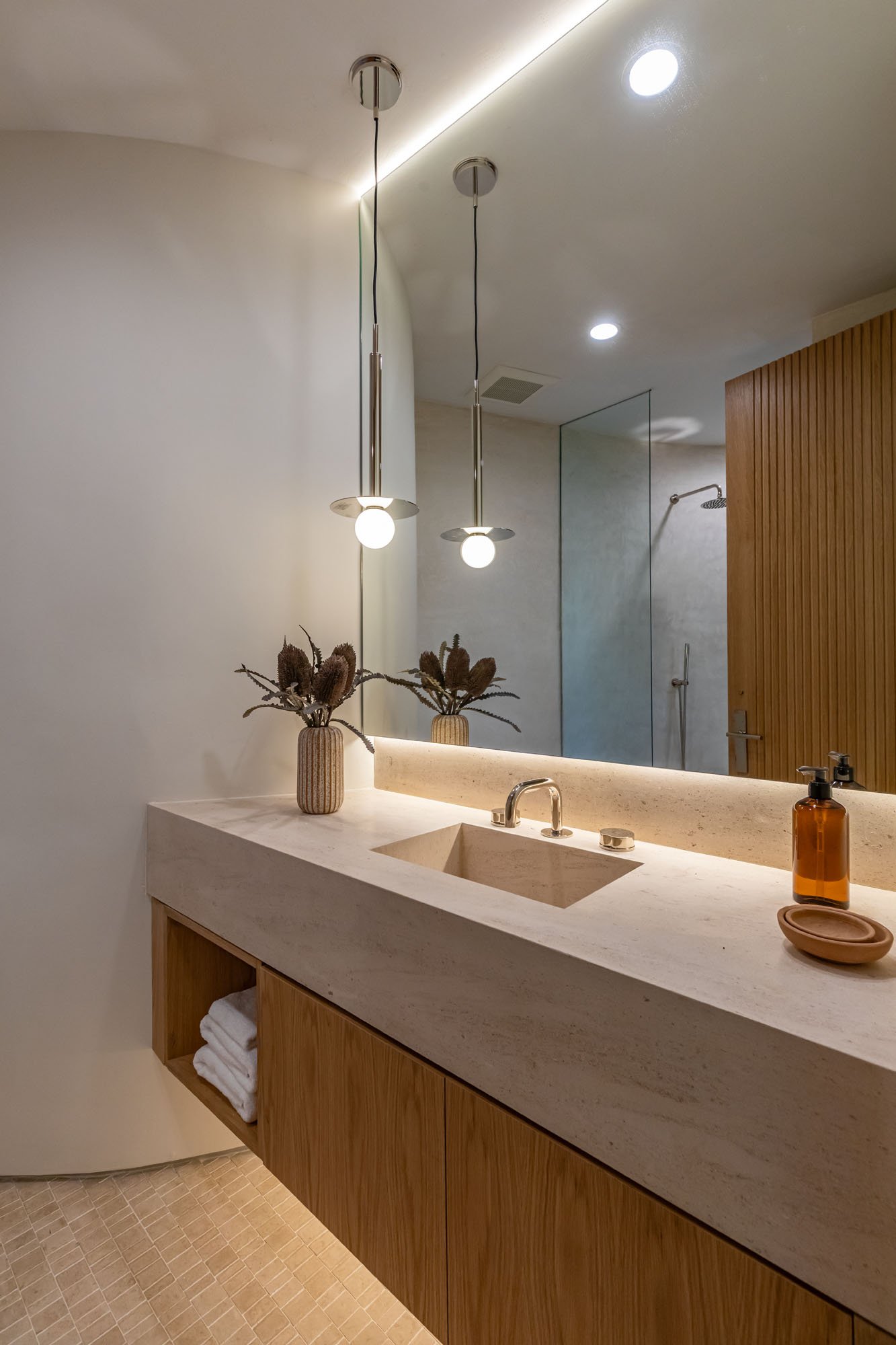 1705 Carla Ridge, Beverly Hills