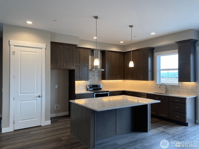703 W Golf Course Dr