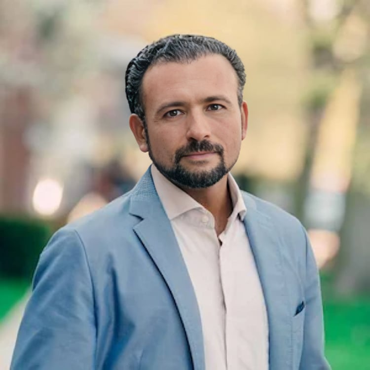 Marcello Navarro Chicago, IL Real Estate Agent Headshot