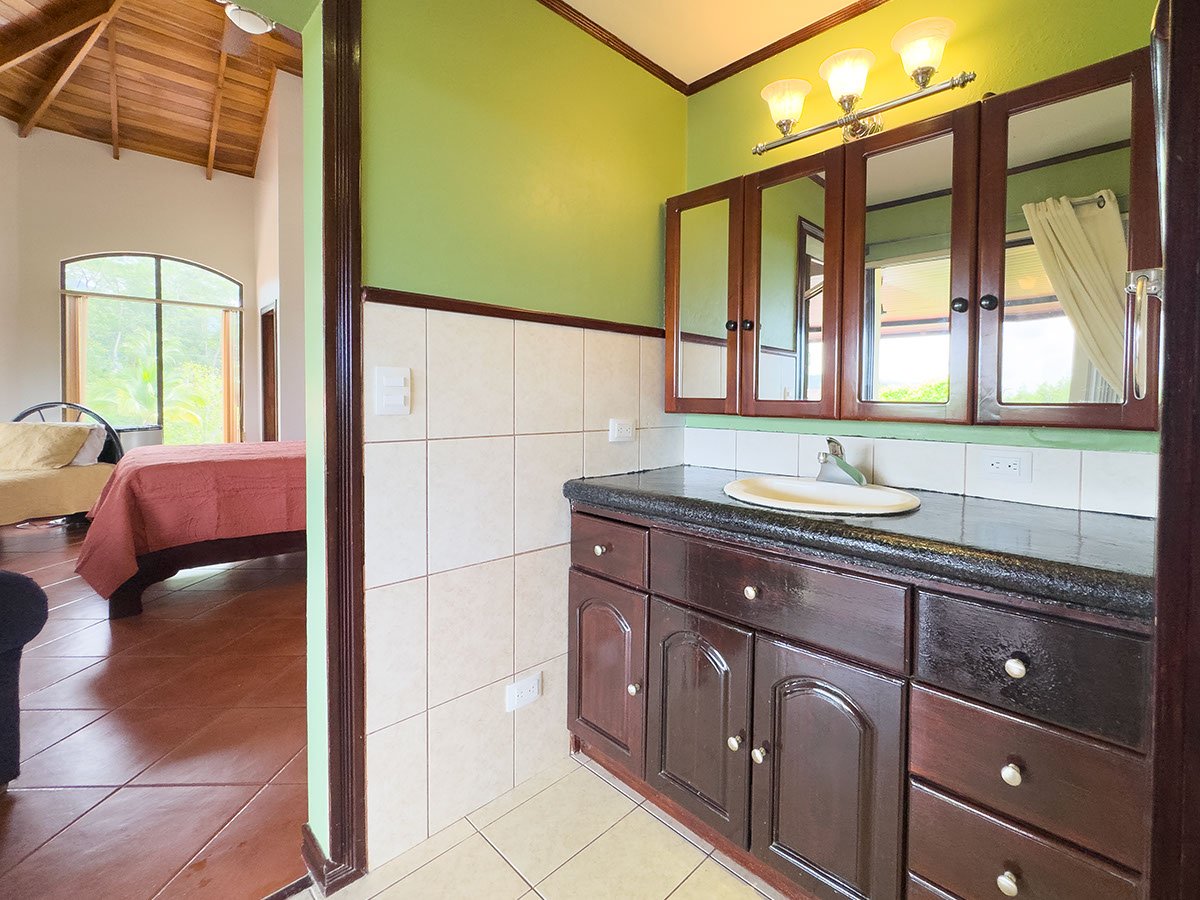 Tropical Estate in Gated Community near Quepos