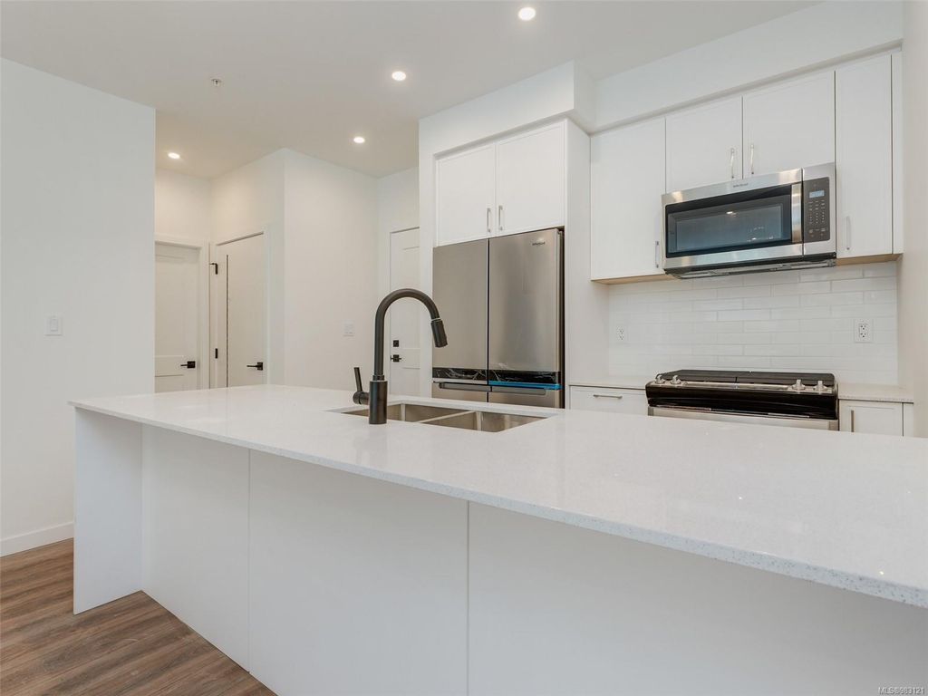 654 Granderson Rd, #212