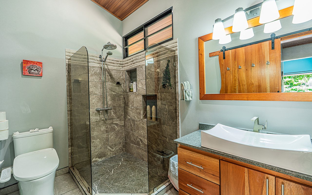 Home Near Downtown Uvita with Private Forest and Creek