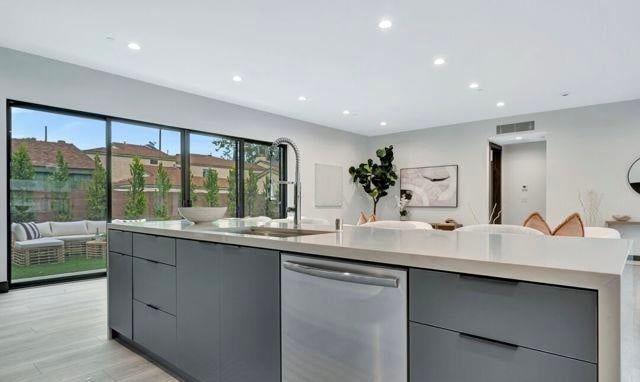 19513-19515 Cantara St