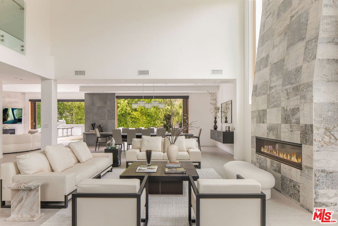 Aurelian Pavilion, W Sunset Blvd, 90049